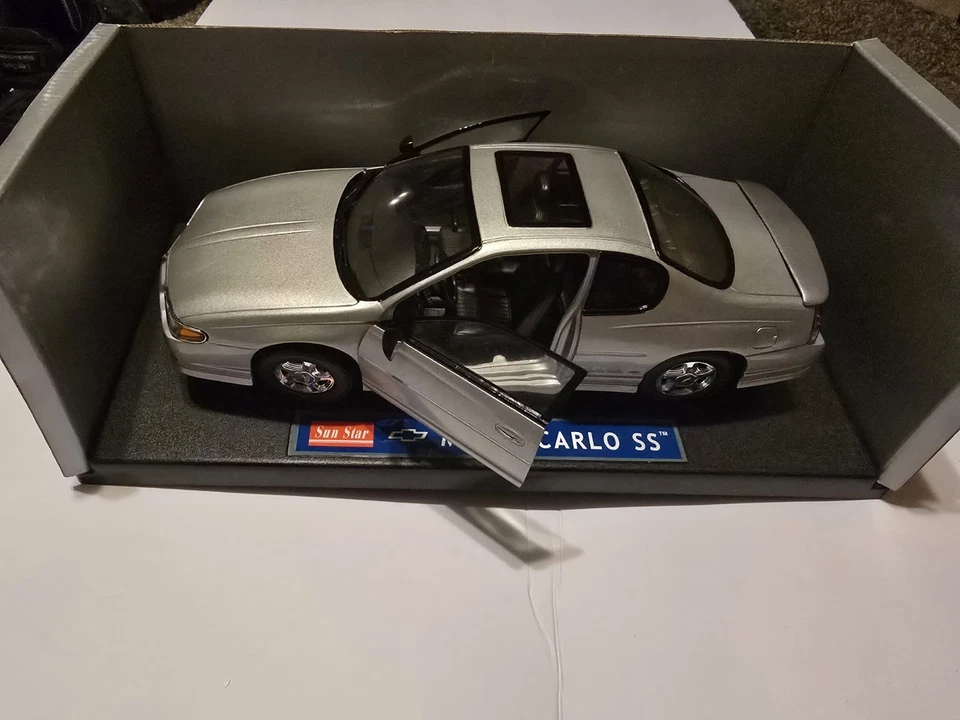 Sun Star 2000 雪佛兰蒙特卡罗 SS 1: 18 压铸灰色银色罕见全新带盒!!! — 第 2/4 张图片