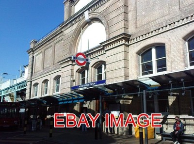 FOTO PUTNEY BRIDGE IST EINE LONDONER U-BAHN-STATION AUF DER WIMBLEDON-ZWEIGSTELLE