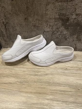 Women’s 9.5 WW Easy spirit slip on White Leather Shoes, Easy Spirit 9.5 Wide