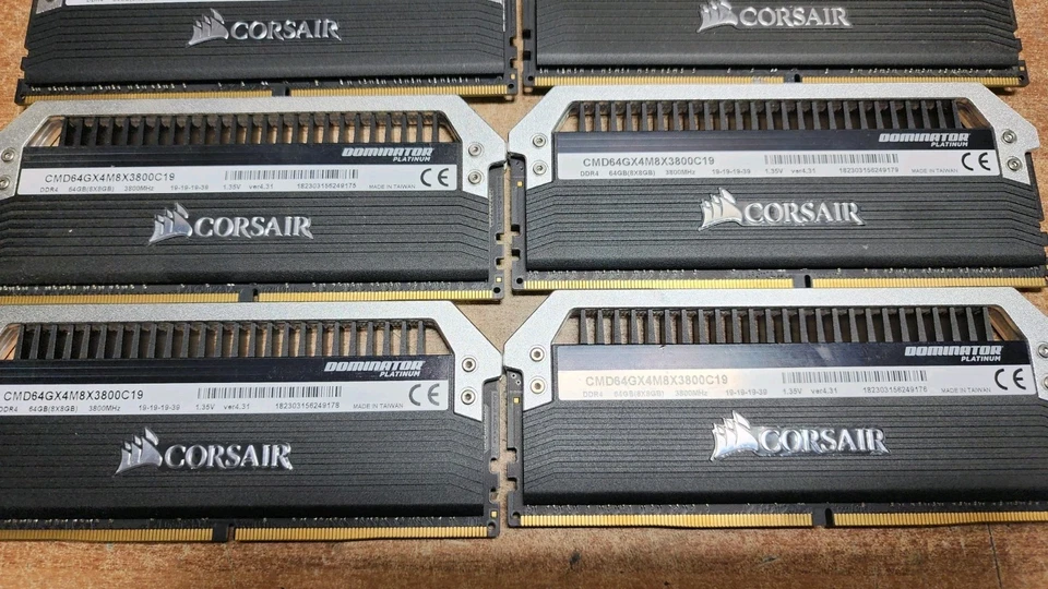 Corsair Dominator Platinum 64GB (8X8GB) DDR4 3800MHz Desktop memory Ram - Image 2 of 3