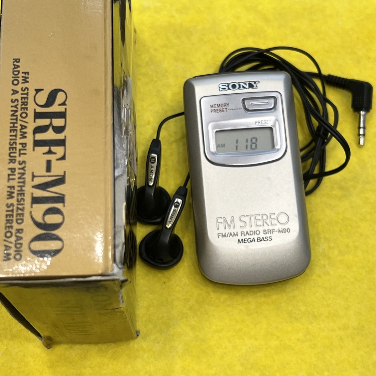 Sony SRF-M90 FM/AM Radio RARE !! 14 Memory Pre Sets And MEGA BASS