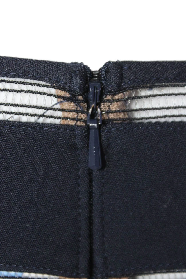 Vestido listrado Tadashi Shoji feminino zíper nas costas manga 3/4 malha aberta azul marinho tamanho PM - Imagem 4 de 4