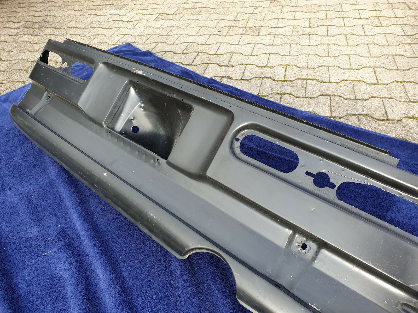 NEU NOS Mercedes W111 W112 Heckflosse Heck Mittelstueck Rear End  