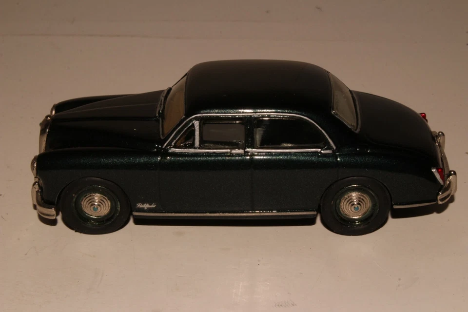 Cornwall Gems & Cobwebs 1954 Riley Pathfinder, 1/43 Scale Green - Image 4 of 4