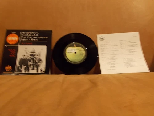 Beatles Japan EP w/PC and Lyrics, Apple AP-4055 original issue