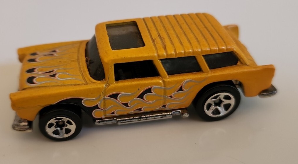 ホットウィール CHEVY NOMAD Amazon.com: HOT WHEELS '55 NOMAD #09 OF 10 BLUE WITH RED AND