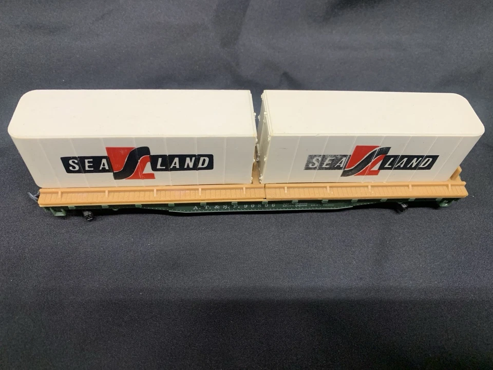 Lot of 4 HO Scale Train Cars Tyco Roundhouse AHM Boxcar Caboose Tanker No Boxes - Image 2 of 4