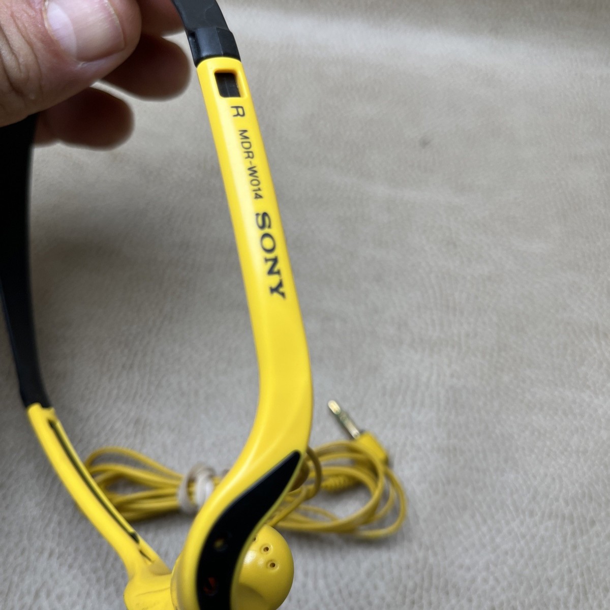 [可動品]ビンテージソニーイヤホン sonysports MDR-W014 Vintage Sony Lightweight Vertical Wired Headphones (MDR-W014
