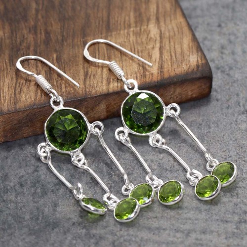 Orecchini lunghi sfaccettati peridoto placcato argento 925 misura 2,3" GW