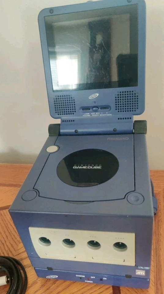 GameCube Lot - Resident Evil/MGS/SSBM/Intec Screen+Battery/Control+System - Read - Image 3 of 4