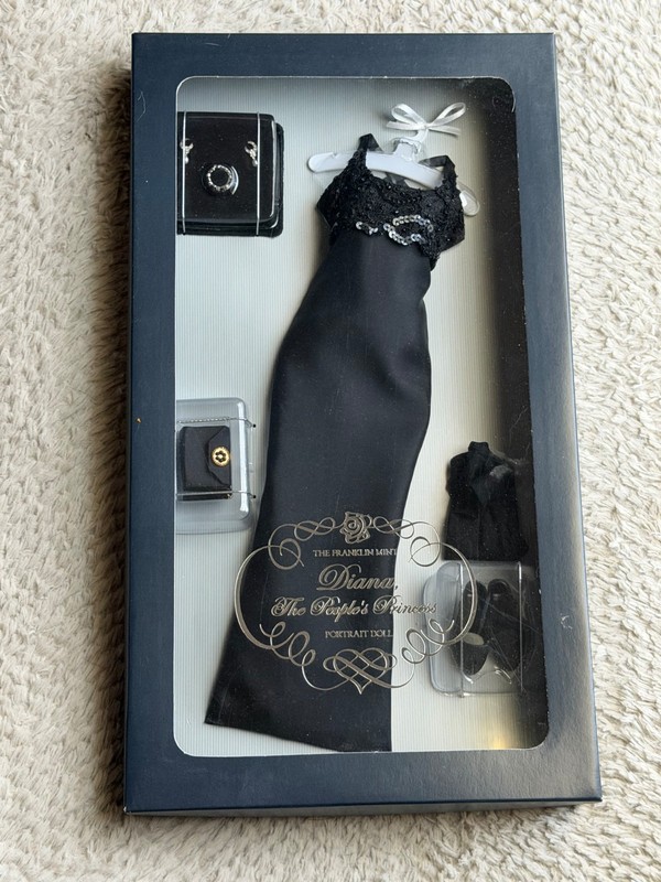 Franklin Mint Diana The Peoples Princess Portrait Doll – Black Evening Gown