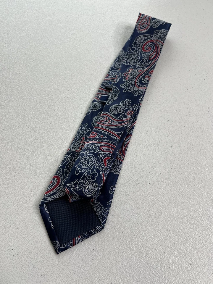 IZOD Blue, Red, Gray Paisley Pattern 100% Silk Tie NWOT - Image 4 of 4