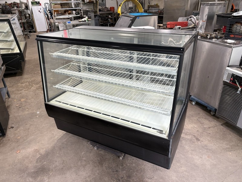 Federal Industries Refrigerated Bakery Display Case / Cooler - #SGR5948 - 120 V