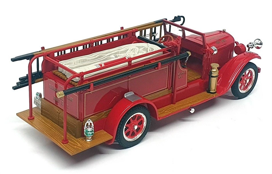 Signature Models 1/32 Scale SM02 - 1928 Reo Fire Truck Pleasant Pains FD - Red - Image 2 of 4