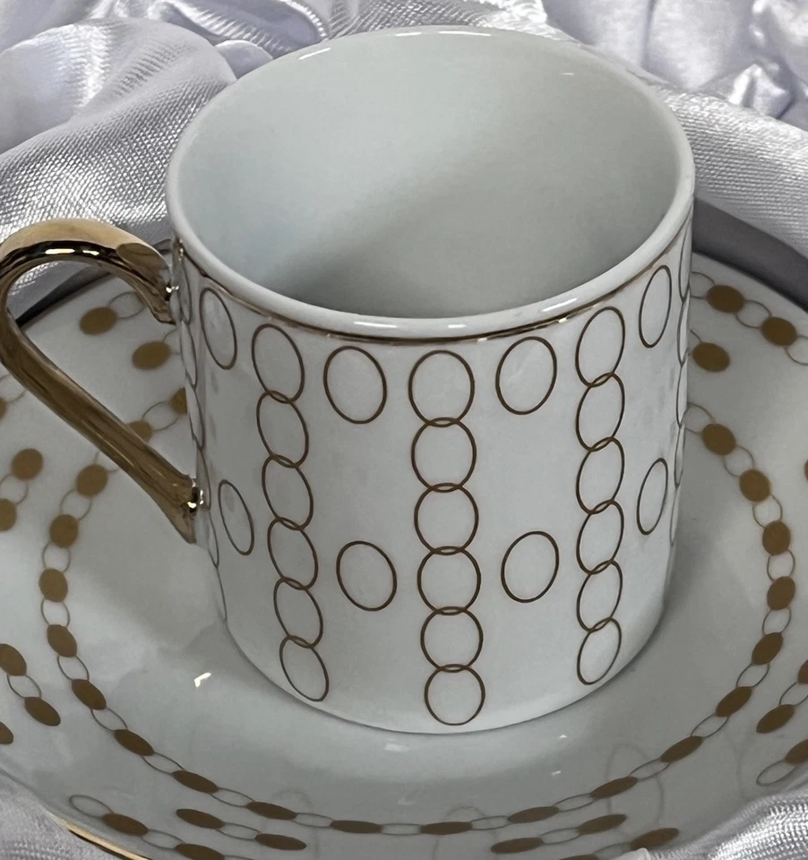 Juego clásico de 6 tazas y platillos de café y té espresso de color dorado en caja Foto 3 de 4