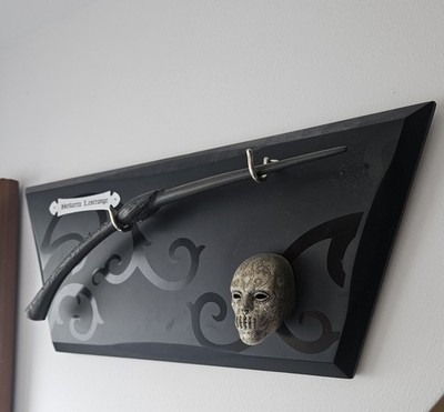 Harry Potter - Bellatrix Lestrange Zauberstab 1:1 Replik Todesser Wandhalterung 