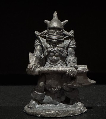 Citadel C35 (84-03) w. 2-handed Axe Warhammer Vintage Fantasy Metal