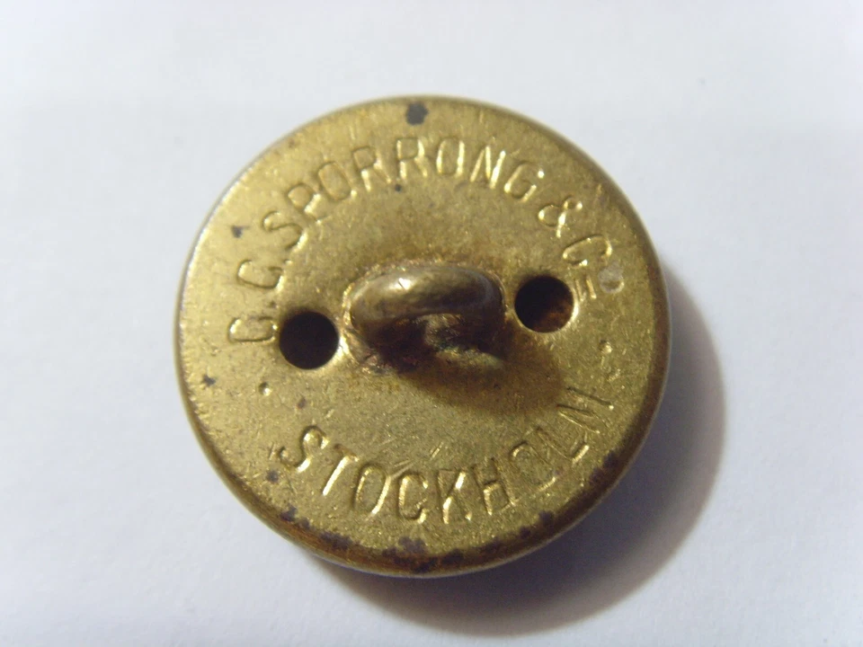 Antique 22 mm metal triple crown Stockholm c c sporrong collector button 52017 - Image 4 of 4