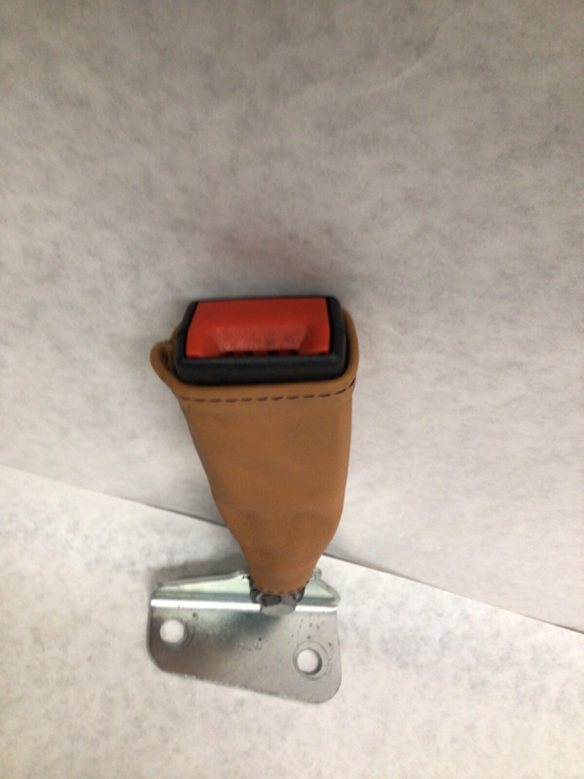 Maserati GranTurismo rear convertible seatbelt receptacle