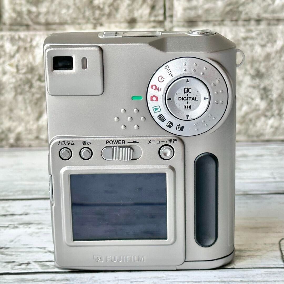 FUJIFILM Fuji FinePix 700 Digital Camera 1.5MP Limited FUJIFILM Fuji FinePix 700 Digital Camera 1.5MP Limited