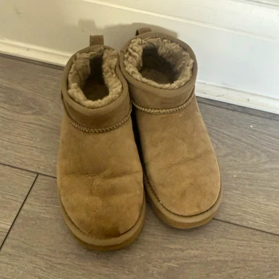 UGG Women's Classic Ultra Mini Size 6 Australia Shaded Clover