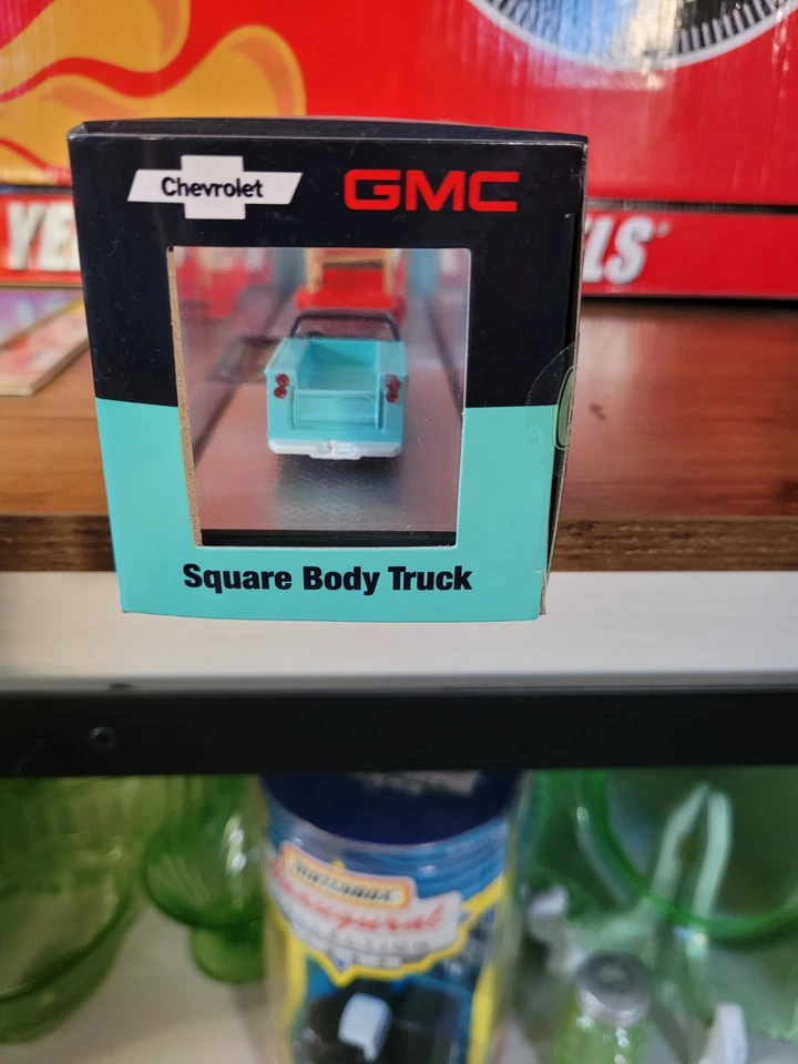 M2 Machines 73 Chevy Cheyenne Super 30 Dually Squarebody 75 GMC Sierra Grande - Image 4 of 4