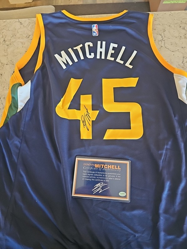 Donovan Mitchell signed Utah Jazz autographed Fanatics NBA Auto Jersey (BAS COA)