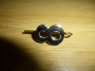Vintage '8' Haarnadel Brosche ?????? Unsicher. (D32h)