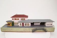 Faller Nr. 109 H0 Bahnhof Neustadt mit Kiosk Holzmodell fertig aufgebaut