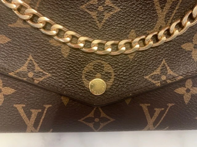 LOUIS VUITTON Sarah Wallet  Portefeuille and WOC Monogram Coated Canvas  - Image 3 of 4