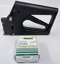 Fletcher FrameMaster 07-500 Point Driver, par Fletcher/Terry avec une boîte de points