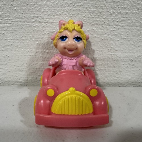 Figura de juguete Happy Meal vintage 1986 McDonald's Muppet Babies Miss Piggy coche rosa - Imagen 2 de 7