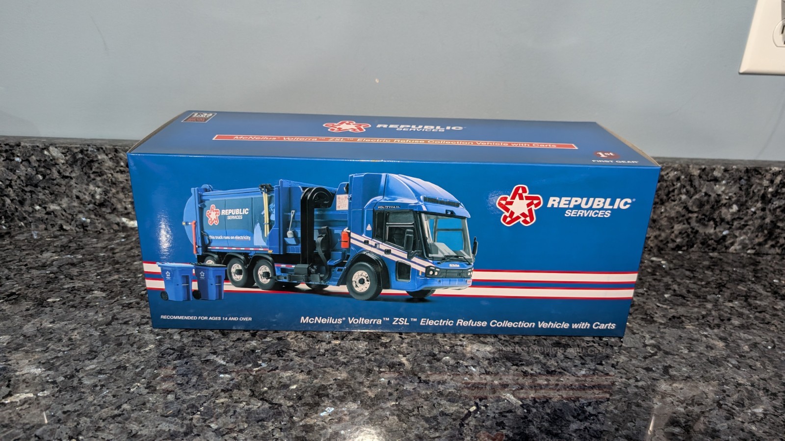 Republic Services 1:34 Scale Diecast Garbage Truck McNeilus