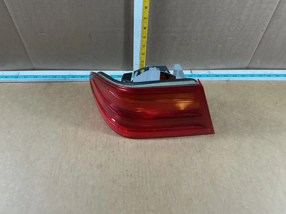 Luz trasera exterior izquierda lado conductor Mercedes-Benz W210 E300 E320 1996-1999 OEM Foto 4 de 4