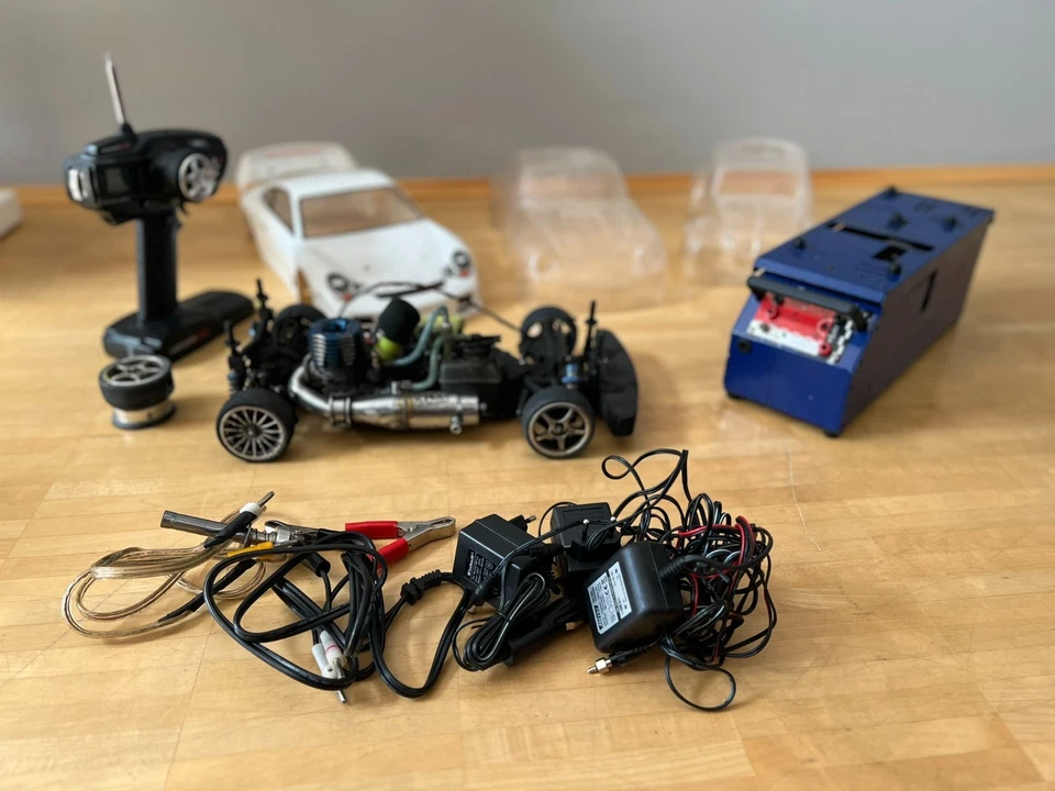 Kyosho FW-05R Nitro RC Car 1:10 + Sirio .12 T3-T5 Motor + Zubehör