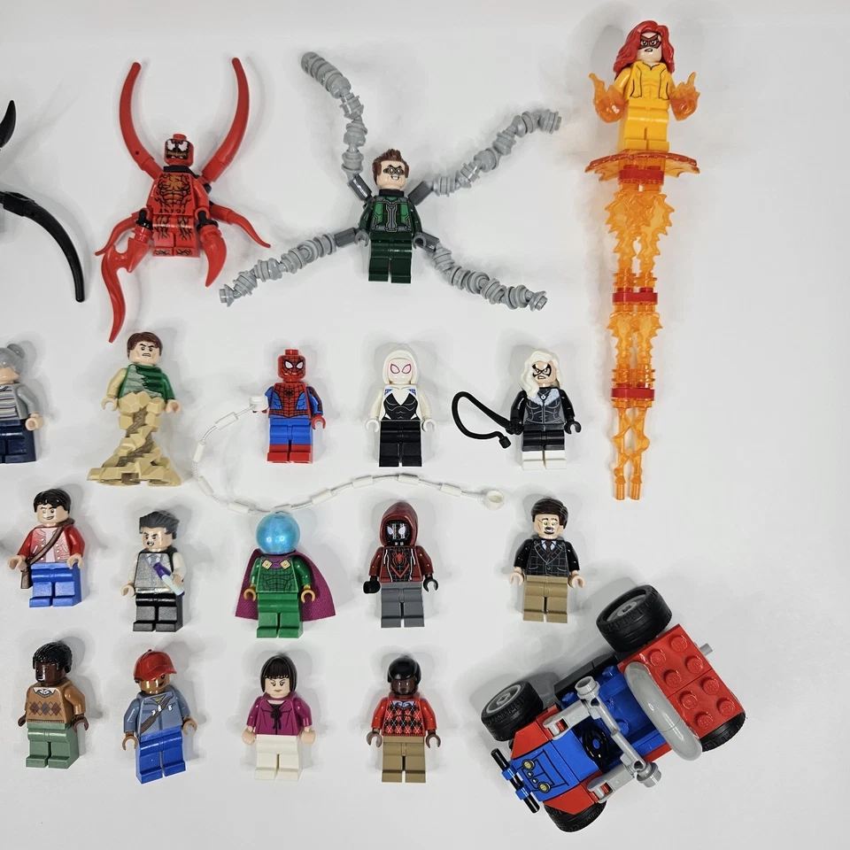 LEGO 76178 Marvel Daily Bugle Lot Of All 25 Minifigures With Accessories - Image 3 of 4