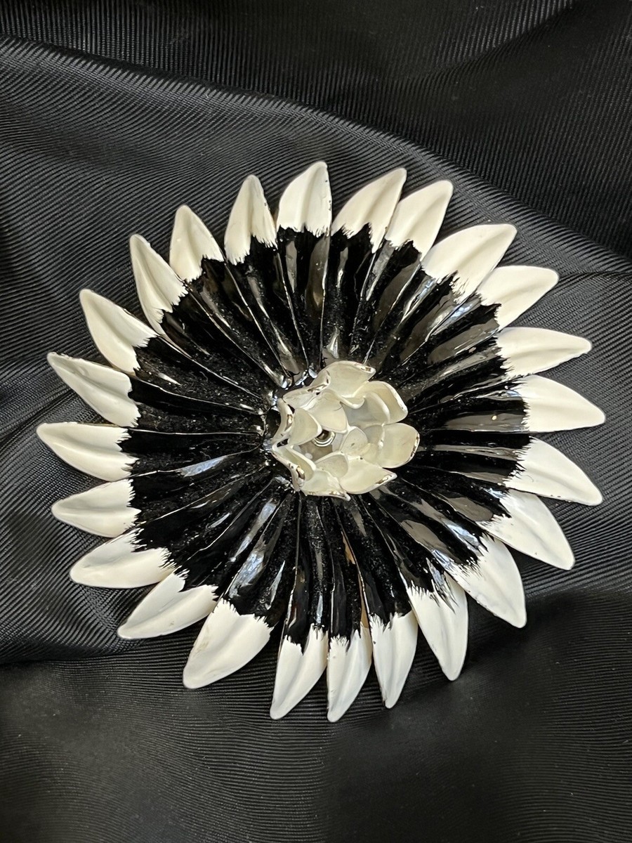 Vintage Large Flower Power Brooch Pin White & Black Enamel  display picture 1