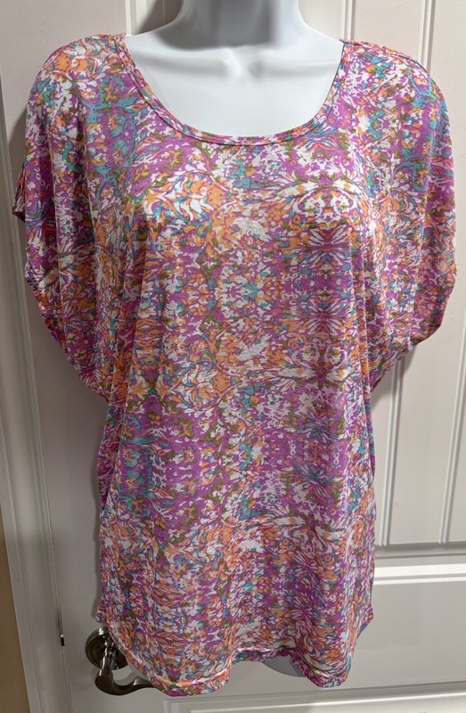 SOYBU Multi-Color Cap Sleeve Keyhole Back Lightweight Top, Size M