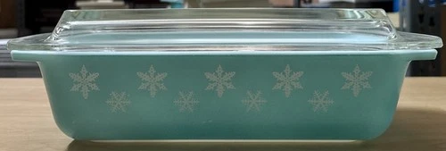 Vintage Pyrex Turquoise + White Snowflakes 575-B 2 Qt. Casserole Dish with Lid