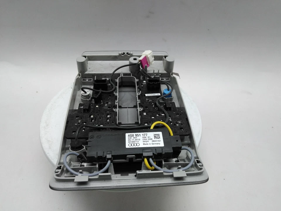 Lámpara de luz interior AUDI A6 2011-2018 5 puertas Estate 4G0951177 Foto 3 de 4