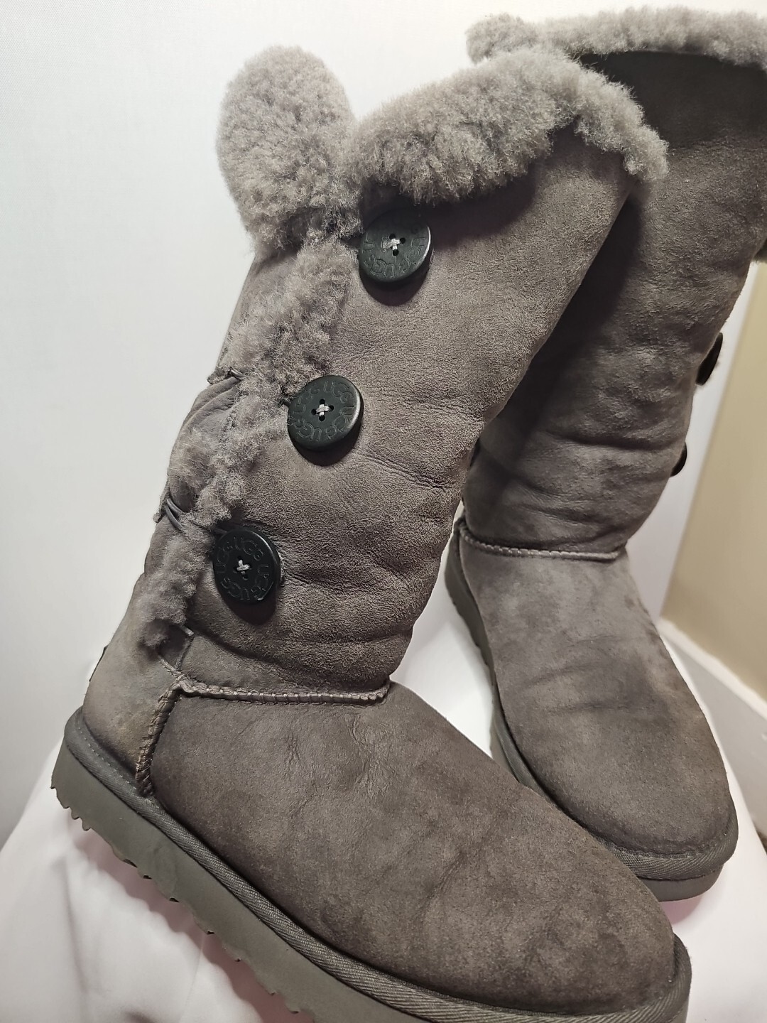 ugg boots bailey button triple size 9 womens gris - image 2