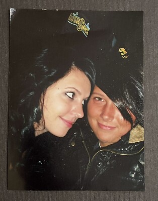 FOUND VINTAGE PHOTO PICTURE Pretty Woman Smiling  For A Portrait