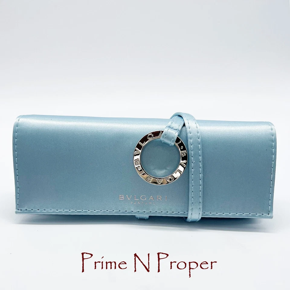 Bolso sin asas Bvlgari azul satinado maquillaje perfumes Foto 2 de 4