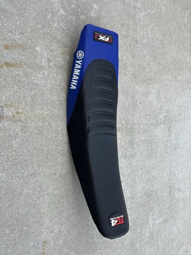 10-13 YAMAHA YZ450F YZ 450 F Seat Assembly Compete 33D-24710-00-00 B - Picture 4 of 5