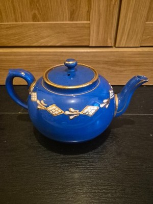 Vintage blau gemusterte Teekanne verblasste Herstellermarke