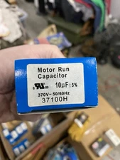 NIB DIVERSITECH 37100H MOTOR RUN CAPACITOR 370V 50/60HZ (241-2)