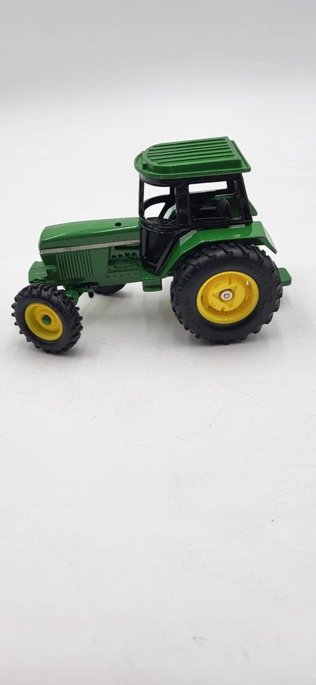 Diecast and plastic Ertl John Deere 1:32 scale tractor 1938ZD EUC Removable Cab - Image 4 of 4