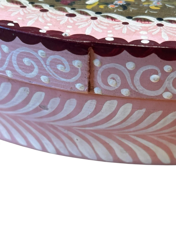 Vintage Cottage-core Oval Folk Art Box . Made In Austria. - Image 4 of 4