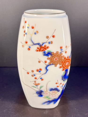 Vintage Fukagawa Arita Porcelain Vase – Hand-Painted Plum Blossoms (1950s-1970s) - Picture 2 of 8