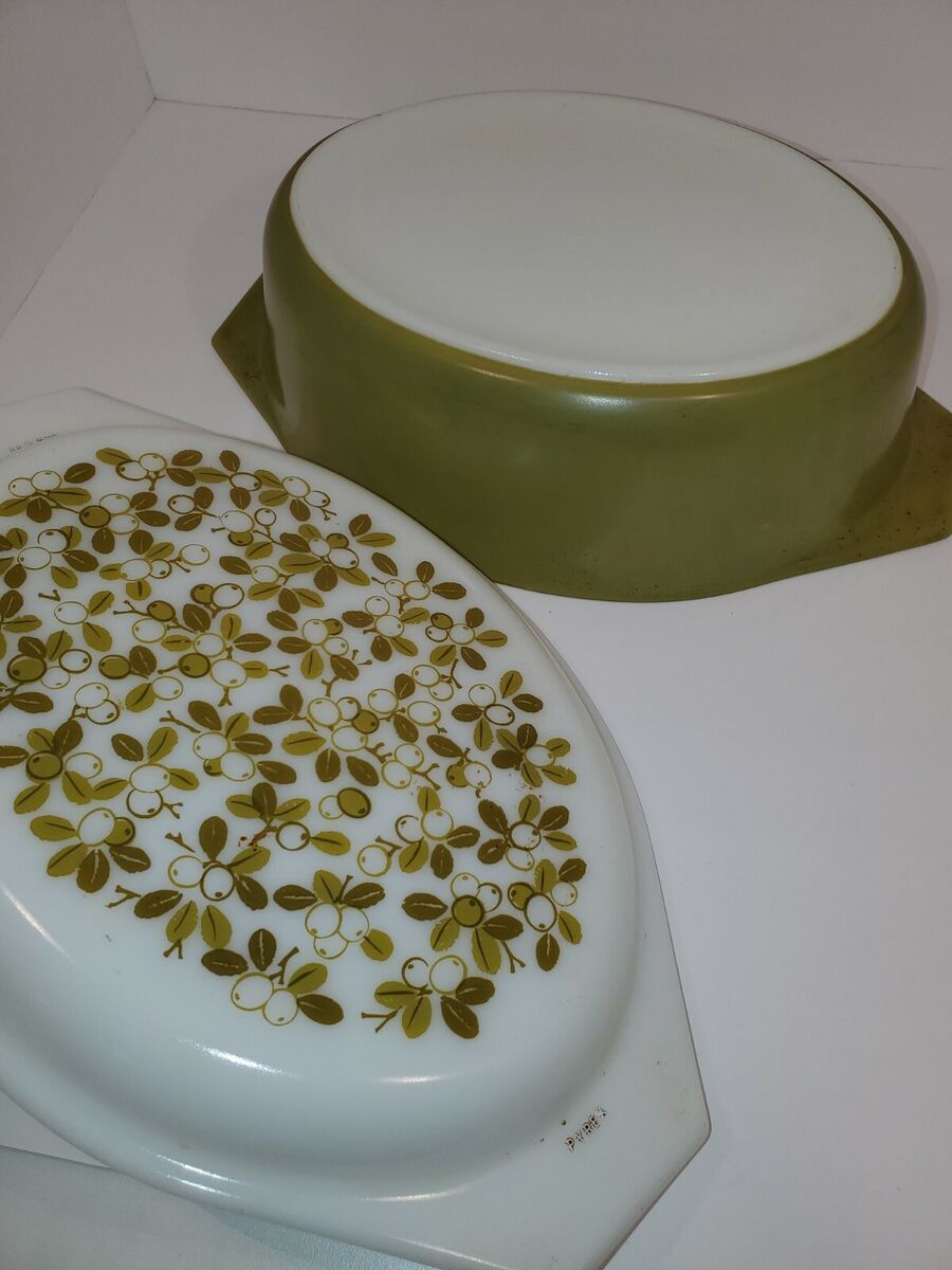 Vintage Pyrex Olive & Berry Green Oval Casserole Dish With Vintage Pyrex Olive & Berry Green Oval Casserole Dish With